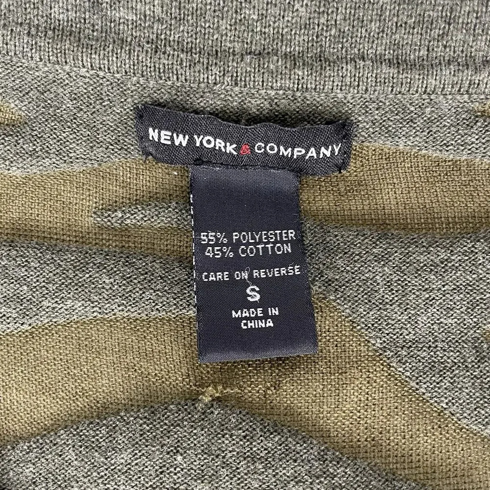 New York & Company V Neck Cardigan Animal Print Pattern Green Small 3/4 sleeve
